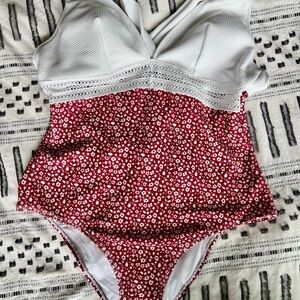 Cupshe Red and White One Piece Swimsuit Vintage-Inspired